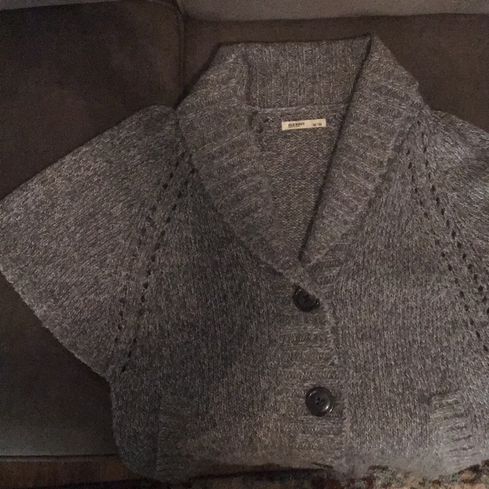 Short sleeve 3 button sweater